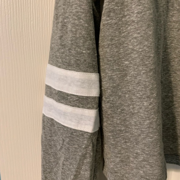 grey long sleeve - Picture 3 of 4
